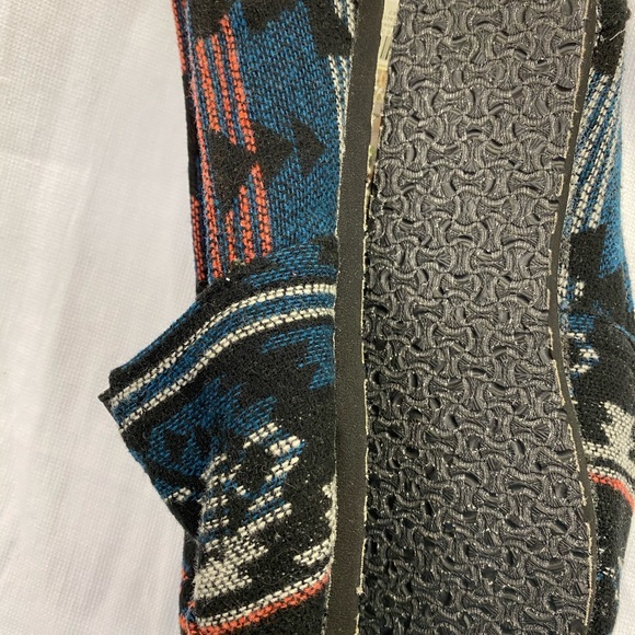 New Toms w/o tags Women’s Size 8.5. Fleece inside. - Picture 5 of 6